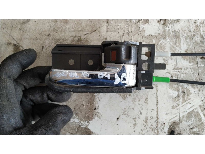 Recambio de cerradura puerta delantera derecha para toyota corolla (e12) 2.0 d-4d linea luna berlina referencia OEM IAM 69030124