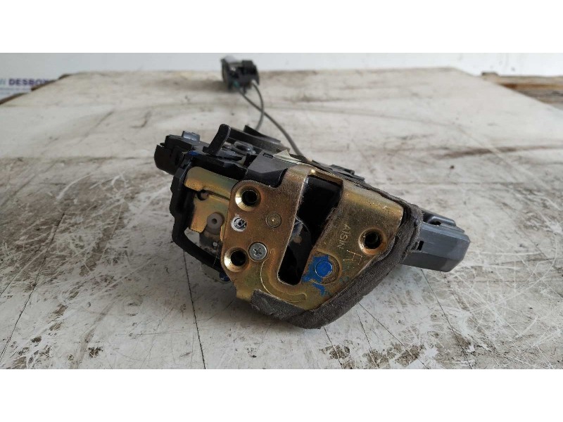 Recambio de cerradura puerta trasera derecha para toyota corolla (e12) 2.0 d-4d linea luna berlina referencia OEM IAM 6905012350