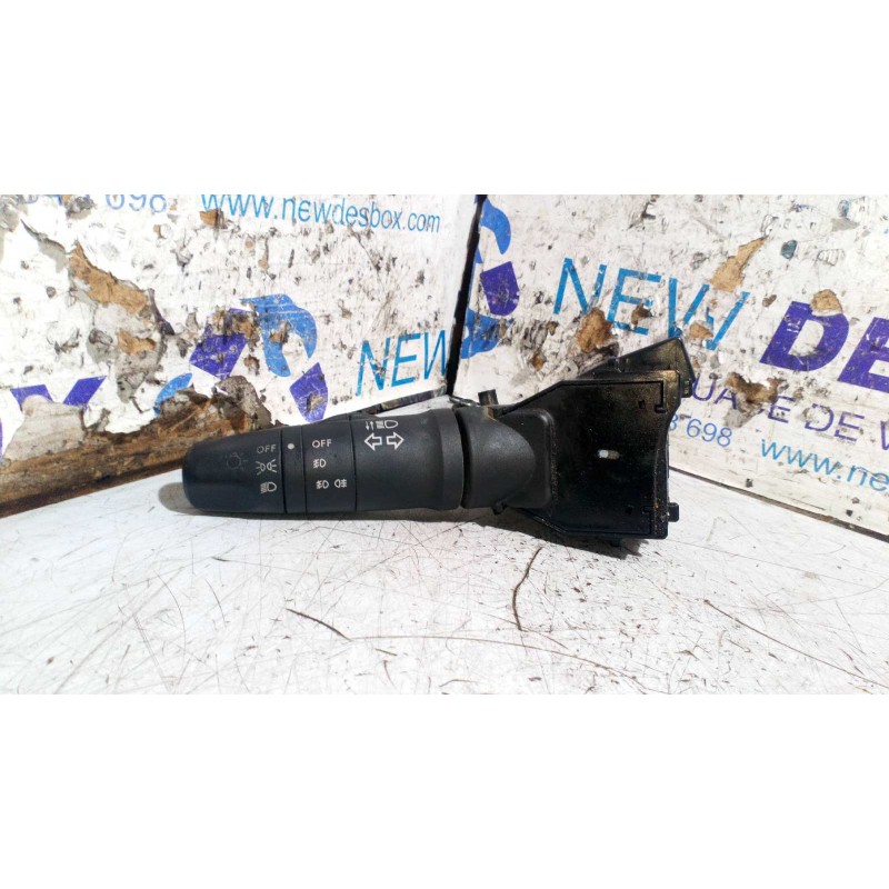 Recambio de mando luces para nissan terrano/terrano.ii (r20) 2.7 turbodiesel referencia OEM IAM 25540  