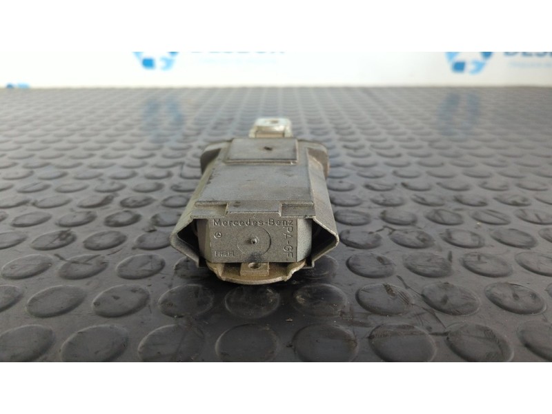 Recambio de retenedor puerta derecha para mercedes-benz clase e (w210) berlina diesel 2.7 cdi 20v cat referencia OEM IAM   