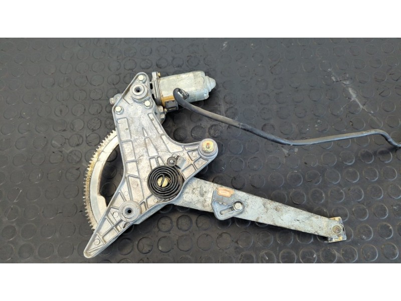 Recambio de elevalunas trasero izquierdo para mercedes-benz clase s (w126) berlina+coupe se 300 referencia OEM IAM 1267350111  
