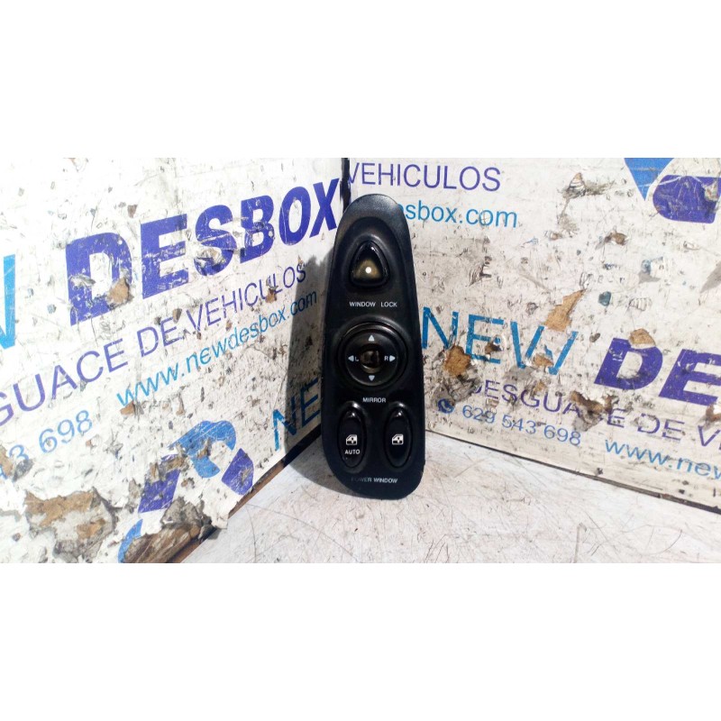 Recambio de mando elevalunas delantero izquierdo para hyundai coupe (j2) 1.6 16v cat referencia OEM IAM 9357027000A  