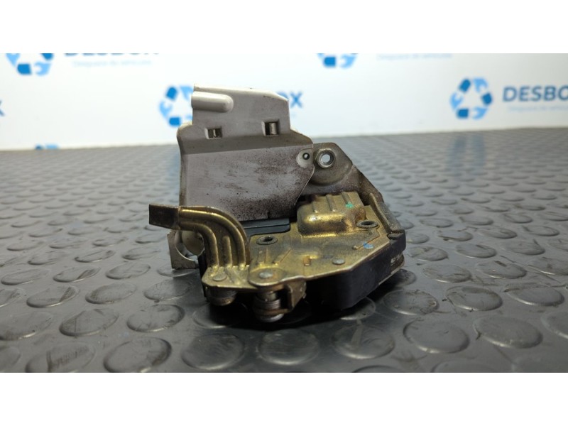 Recambio de cerradura puerta delantera derecha para mercedes-benz clase c (w201) berlina 1.8 e 190 (201.018) referencia OEM IAM 