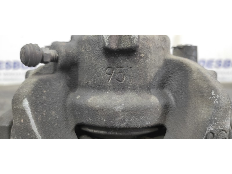 Recambio de pinza de freno delantera derecha para renault megane iii berlina 5 p dynamique referencia OEM IAM 951  