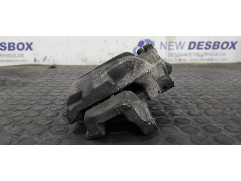 Recambio de pinza de freno delantera derecha para renault megane iii berlina 5 p dynamique referencia OEM IAM 951  