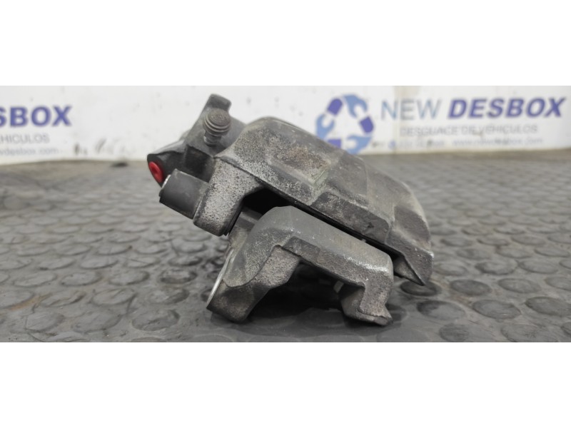 Recambio de pinza de freno delantera derecha para renault megane iii berlina 5 p dynamique referencia OEM IAM 951  