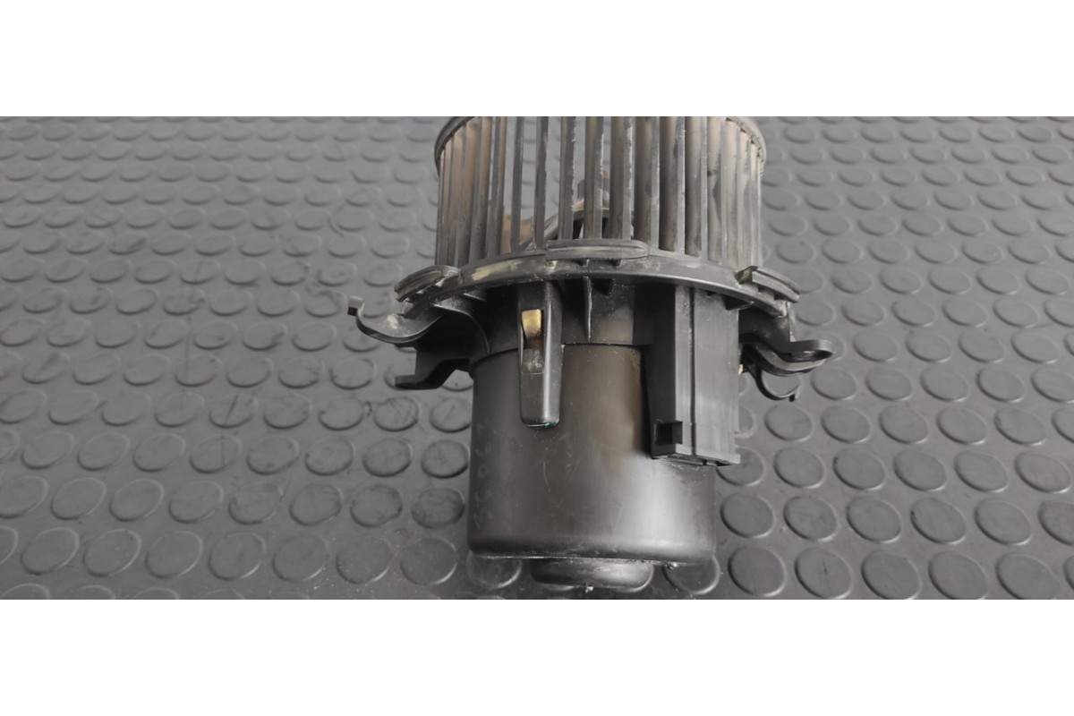 Recambio de motor calefaccion para nissan interstar mod. 04 (x70) 2.5 dci diesel cat referencia OEM IAM H6868  