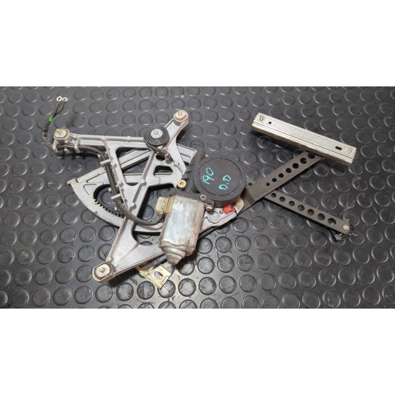 Recambio de elevalunas delantero derecho para mercedes-benz clase c (w201) berlina 1.8 e 190 (201.018) referencia OEM IAM 013082