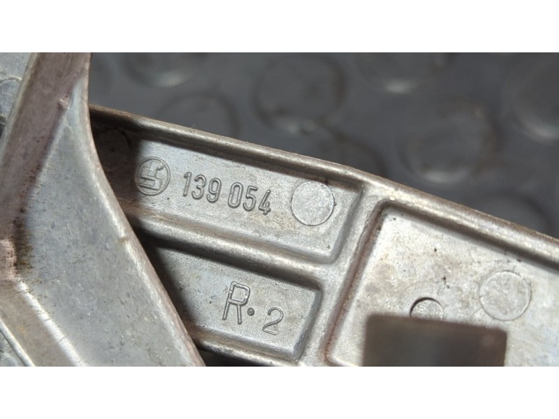 Recambio de elevalunas delantero derecho para mercedes-benz clase c (w201) berlina 1.8 e 190 (201.018) referencia OEM IAM 013082
