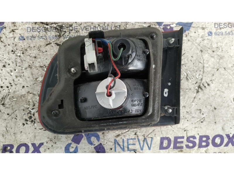 Recambio de piloto porton izquierdo para honda civic berlina (eg/eh) 1.3 cat referencia OEM IAM 0431124L  