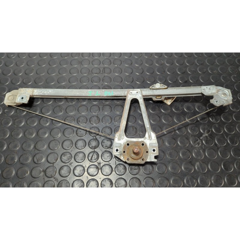 Recambio de elevalunas trasero izquierdo para mercedes-benz clase c (w201) berlina 1.8 e 190 (201.018) referencia OEM IAM   