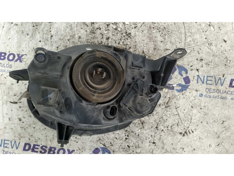 Recambio de faro derecho para toyota corolla (e11) 1.4 16v cat referencia OEM IAM 8111002080  