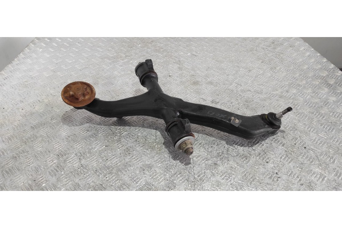 Recambio de brazo derecho superior delantero para nissan interstar mod. 04 (x70) 2.5 dci diesel cat referencia OEM IAM F4002085 