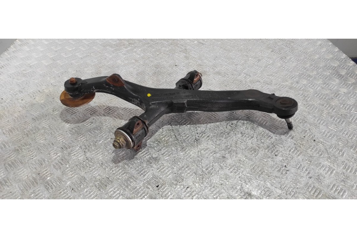 Recambio de brazo derecho superior delantero para nissan interstar mod. 04 (x70) 2.5 dci diesel cat referencia OEM IAM F4002085 