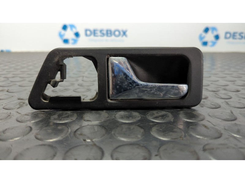 Recambio de maneta interior delantera izquierda para mercedes-benz clase c (w201) berlina 1.8 e 190 (201.018) referencia OEM IAM