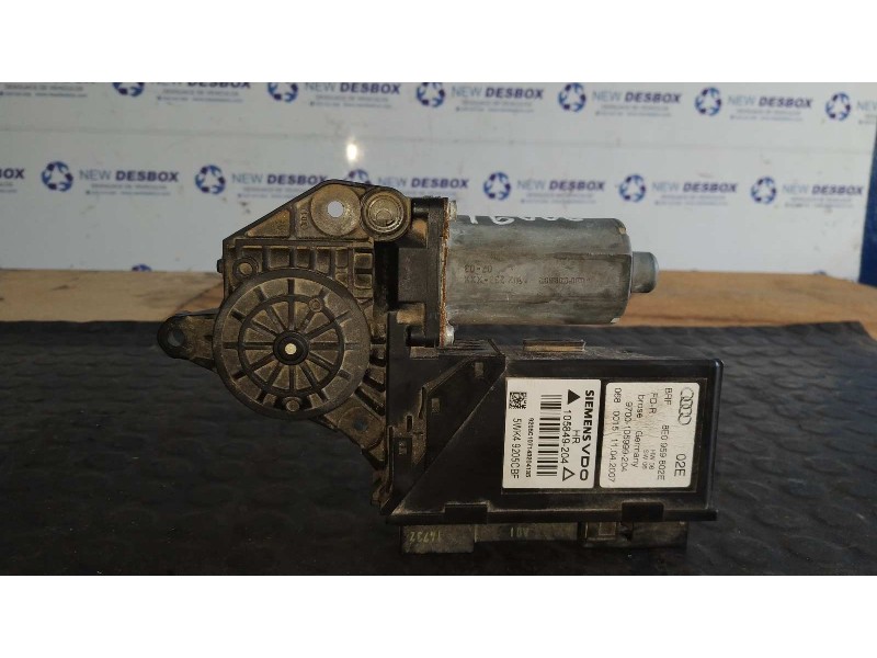 Recambio de motor elevalunas trasero derecho para audi a4 berlina (8e) 2.0 tdi referencia OEM IAM 8E0959802E  
