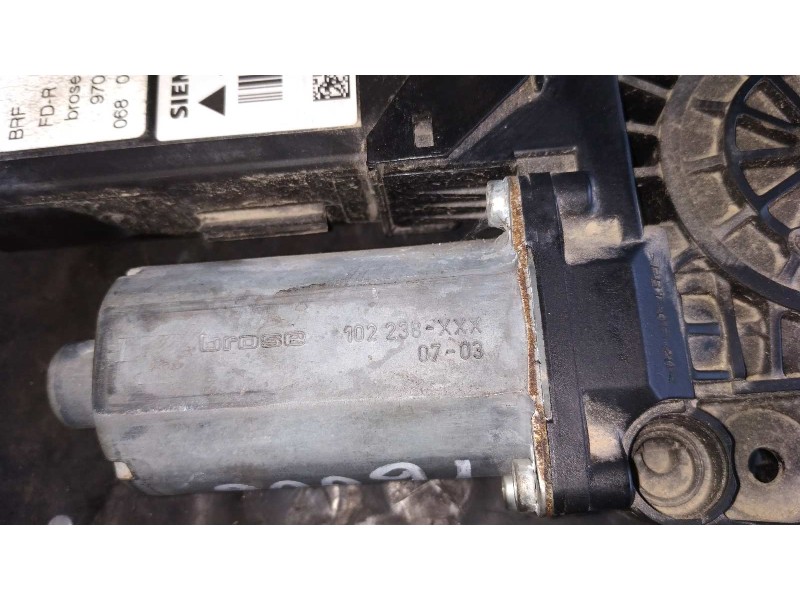 Recambio de motor elevalunas trasero derecho para audi a4 berlina (8e) 2.0 tdi referencia OEM IAM 8E0959802E  