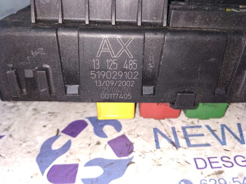 Recambio de caja reles / fusibles para opel vectra c berlina 2.2 16v dti cat (y 22 dtr / l50) referencia OEM IAM 13125485  