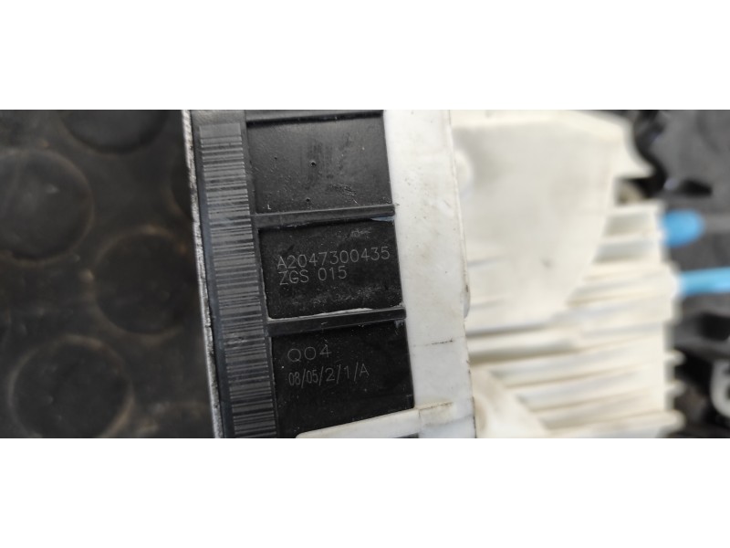 Recambio de cerradura puerta trasera derecha para mercedes-benz clase c (w204) berlina 2.2 cdi cat referencia OEM IAM A204733180