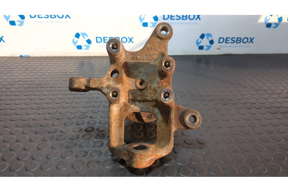 Recambio de mangueta delantera derecha para mercedes-benz sprinter (w901,w904) caja cerr. 210 d (901.4/902.461-462) referencia O