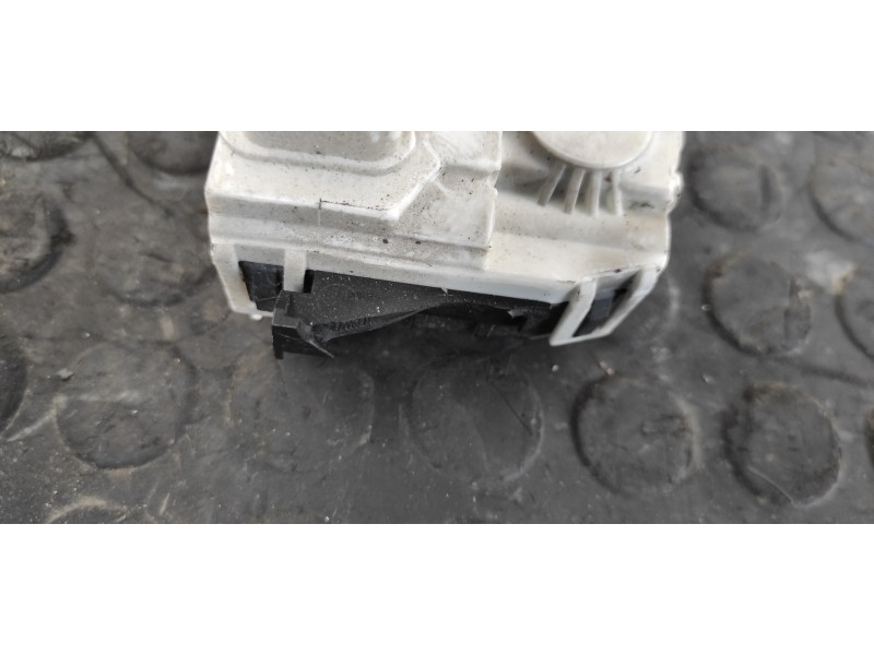 Recambio de cerradura puerta trasera derecha para mercedes-benz clase c (w204) berlina 2.2 cdi cat referencia OEM IAM A204733180