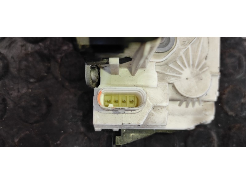 Recambio de cerradura puerta trasera derecha para mercedes-benz clase c (w204) berlina 2.2 cdi cat referencia OEM IAM A204733180