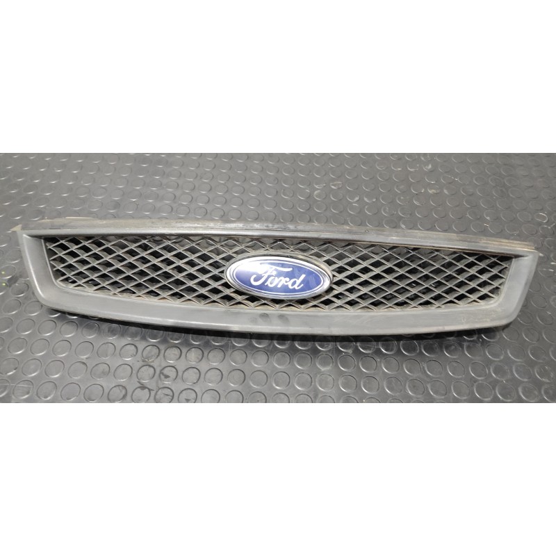 Recambio de rejilla delantera para ford focus berlina (cap) ambiente (d) referencia OEM IAM 4M518138AE  