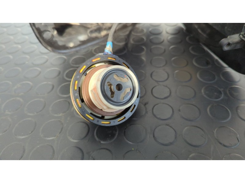 Recambio de tapa exterior combustible para land rover range rover sport v8 td edition 60 yrs referencia OEM IAM 6H2228670BCW  