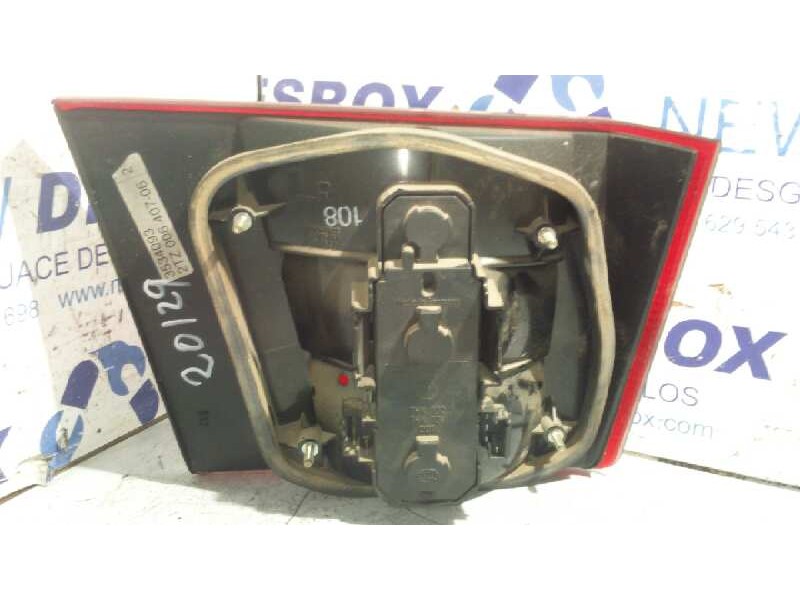Recambio de piloto porton derecho para volvo serie 940 berlina/familiar 2.4 td berlina referencia OEM IAM   