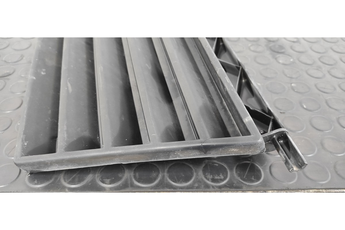Recambio de rejilla delantera para mercedes-benz mb 100 d caja cerrada / combi caja cerrada (bm 631.332/342) referencia OEM IAM 