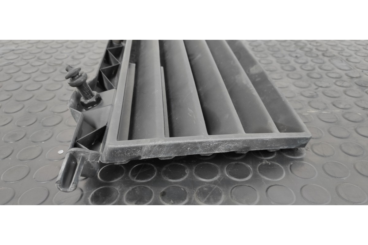 Recambio de rejilla delantera para mercedes-benz mb 100 d caja cerrada / combi caja cerrada (bm 631.332/342) referencia OEM IAM 