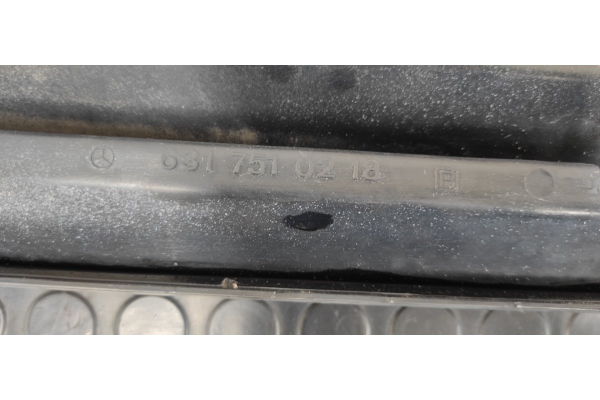 Recambio de rejilla delantera para mercedes-benz mb 100 d caja cerrada / combi caja cerrada (bm 631.332/342) referencia OEM IAM 