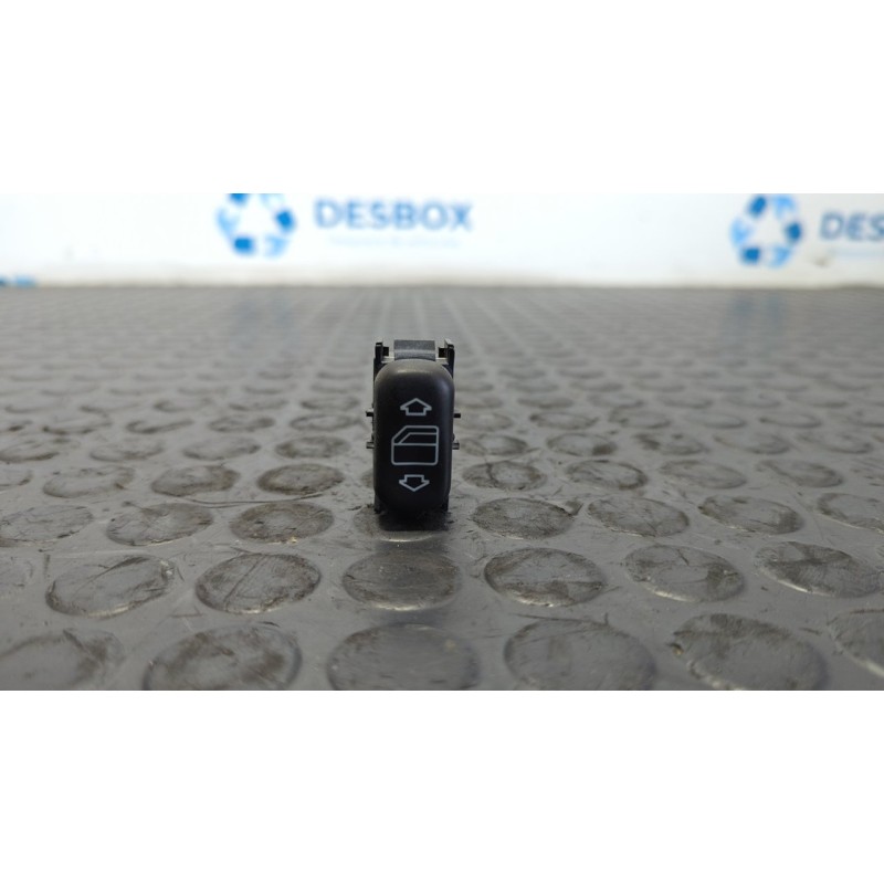 Recambio de mando elevalunas trasero izquierdo para mercedes-benz clase a (w168) 1.7 cdi diesel cat referencia OEM IAM 210820821