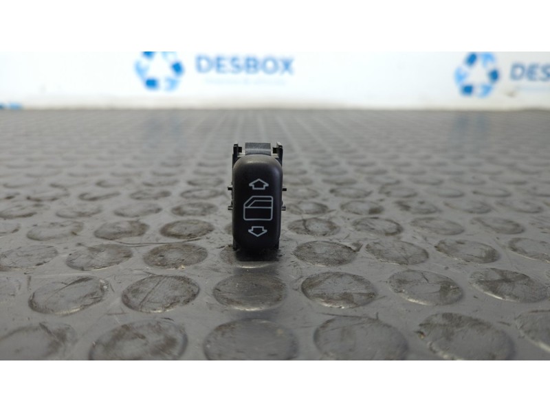 Recambio de mando elevalunas trasero izquierdo para mercedes-benz clase a (w168) 1.7 cdi diesel cat referencia OEM IAM 210820821