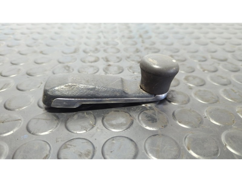 Recambio de maneta elevalunas delantera derecha para mercedes-benz clase c (w201) berlina 1.8 e 190 (201.018) referencia OEM IAM