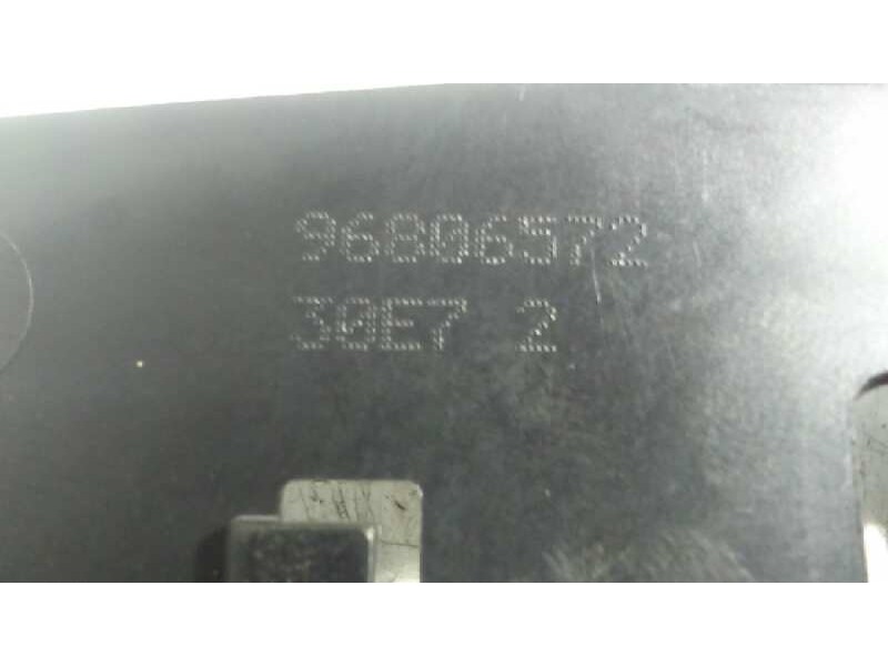 Recambio de maneta interior trasera derecha para fiat scudo furgón (272) 10 business l1h1 90 multijet referencia OEM IAM 9680657