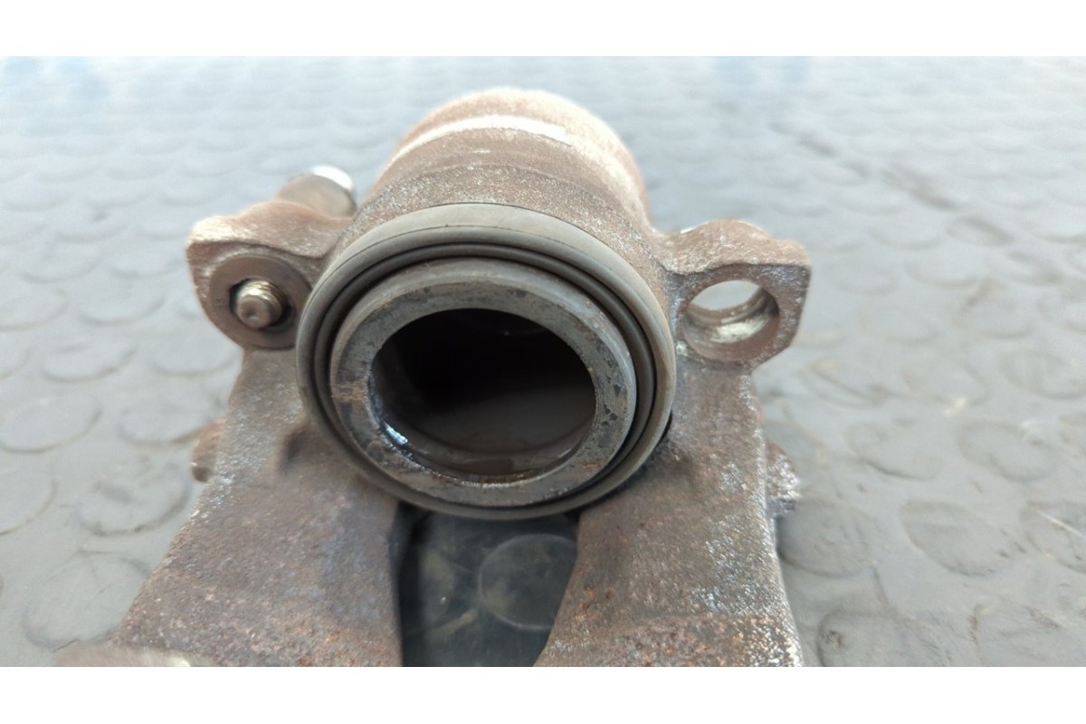 Recambio de pinza de freno delantera derecha para volkswagen caddy ka/kb (2k) 1.9 tdi (bsu) referencia OEM IAM CN682  