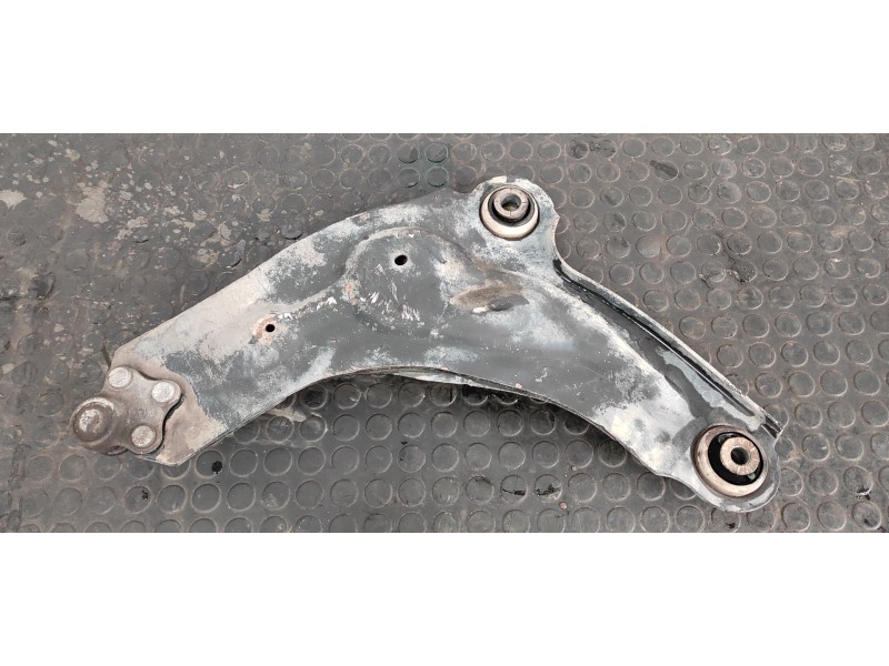 Recambio de brazo derecho inferior delantero para renault trafic caja cerrada (ab 4.01) doble cabina l1h1 2,7t referencia OEM IA