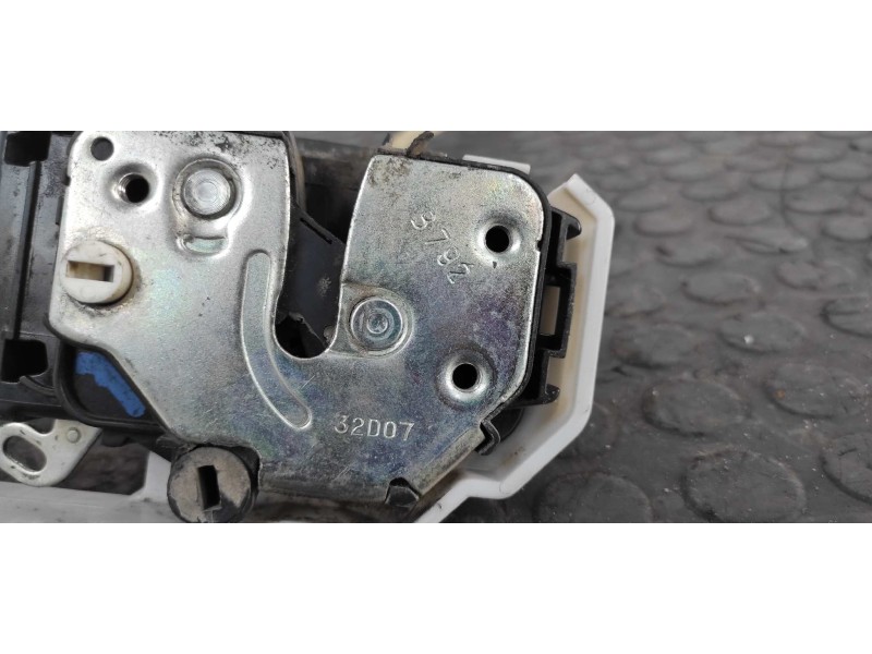 Recambio de cerradura puerta trasera derecha para fiat bravo (198) 1.9 8v jtd cat referencia OEM IAM B792  