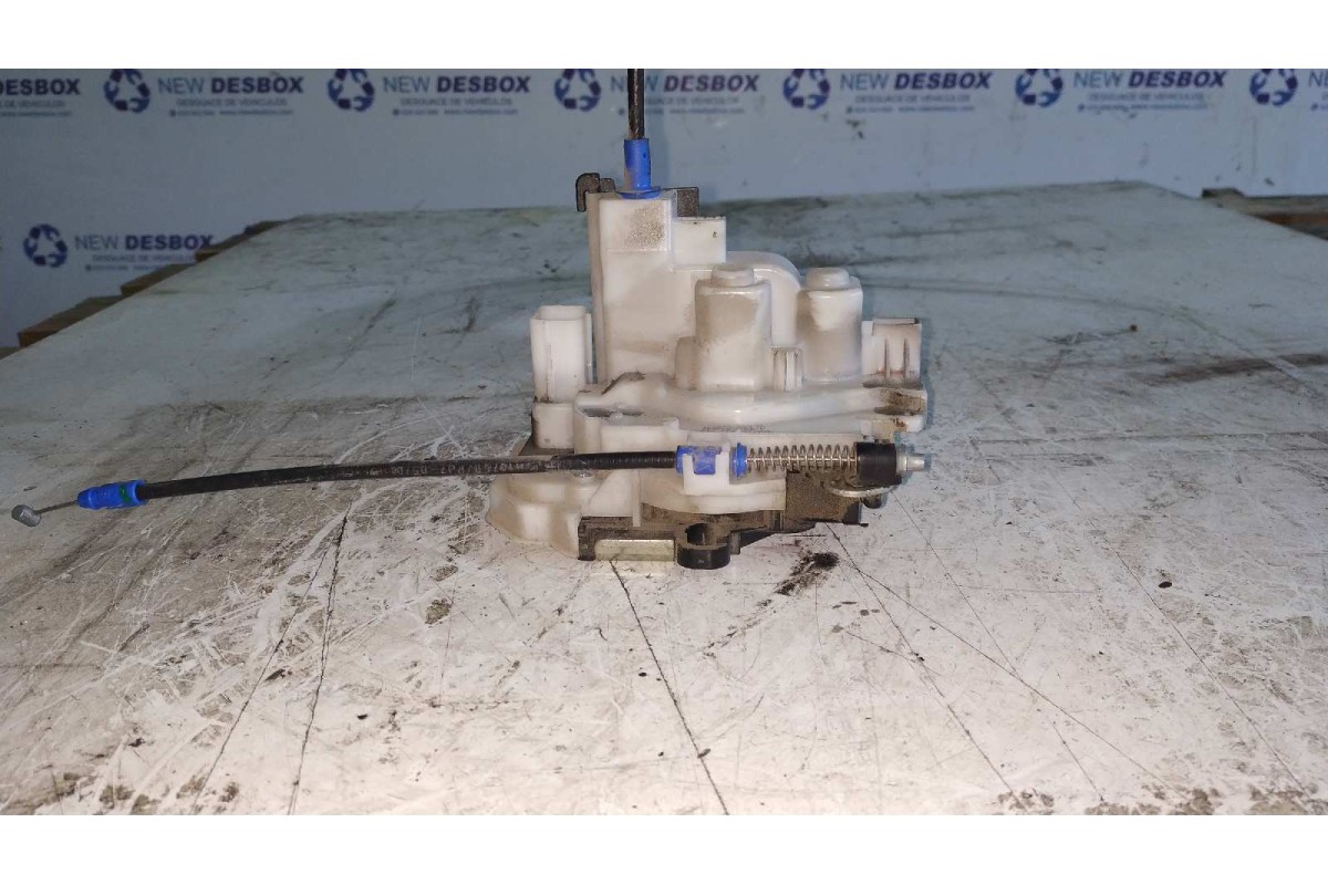 Recambio de cerradura puerta delantera derecha para fiat fiorino 1.3 16v m-jet cat referencia OEM IAM 1357552080  