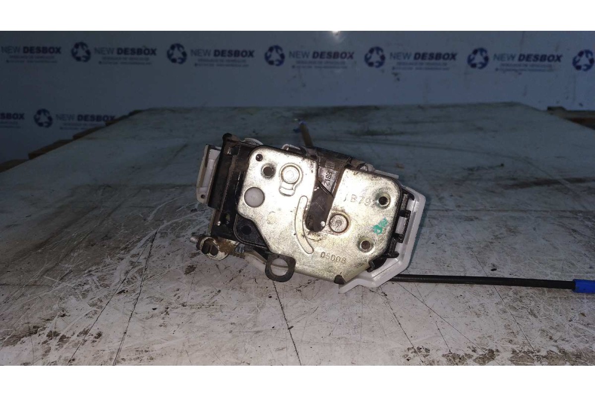 Recambio de cerradura puerta delantera derecha para fiat fiorino 1.3 16v m-jet cat referencia OEM IAM 1357552080  