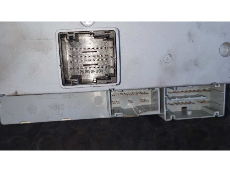 Recambio de caja reles / fusibles para fiat stilo (192) 1.9 jtd / 1.9 jtd 115 active referencia OEM IAM 51711819  