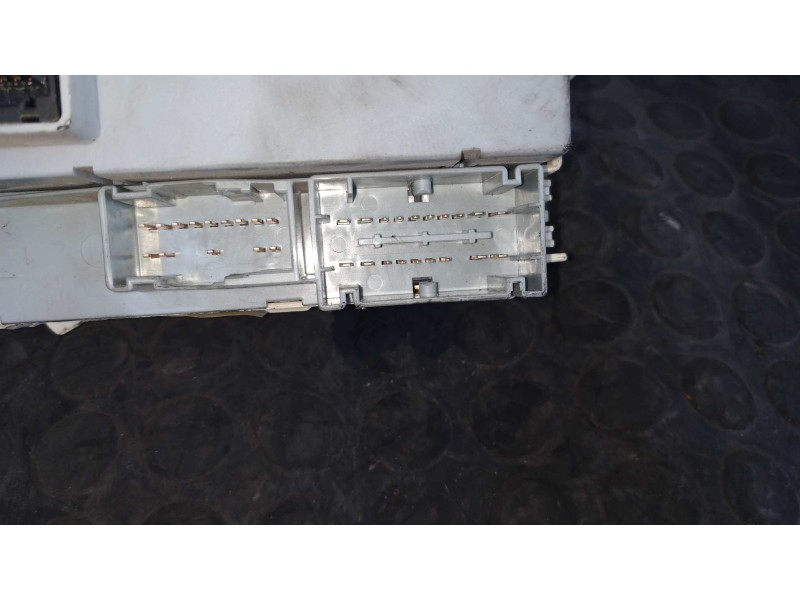 Recambio de caja reles / fusibles para fiat stilo (192) 1.9 jtd / 1.9 jtd 115 active referencia OEM IAM 51711819  