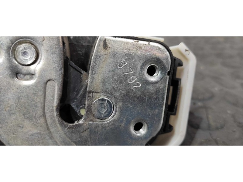 Recambio de cerradura puerta delantera derecha para fiat bravo (198) 1.9 8v jtd cat referencia OEM IAM B792  