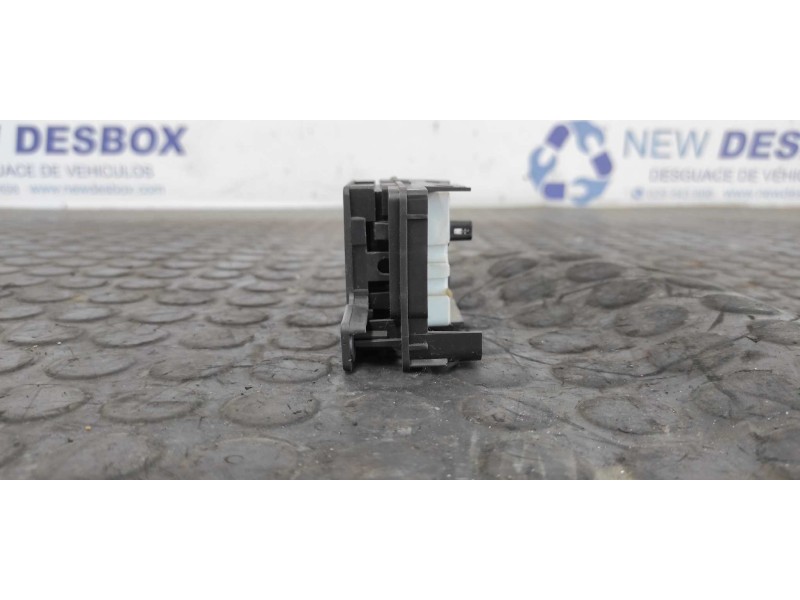 Recambio de pantalla multifuncion para land rover discovery (salljg/lj) tdi (5-ptas.) referencia OEM IAM 30315815  