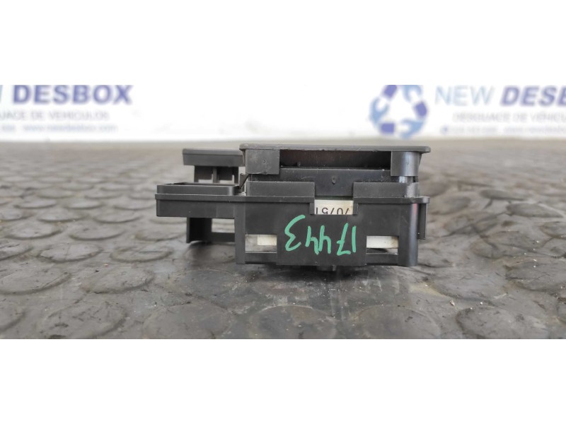 Recambio de pantalla multifuncion para land rover discovery (salljg/lj) tdi (5-ptas.) referencia OEM IAM 30315815  