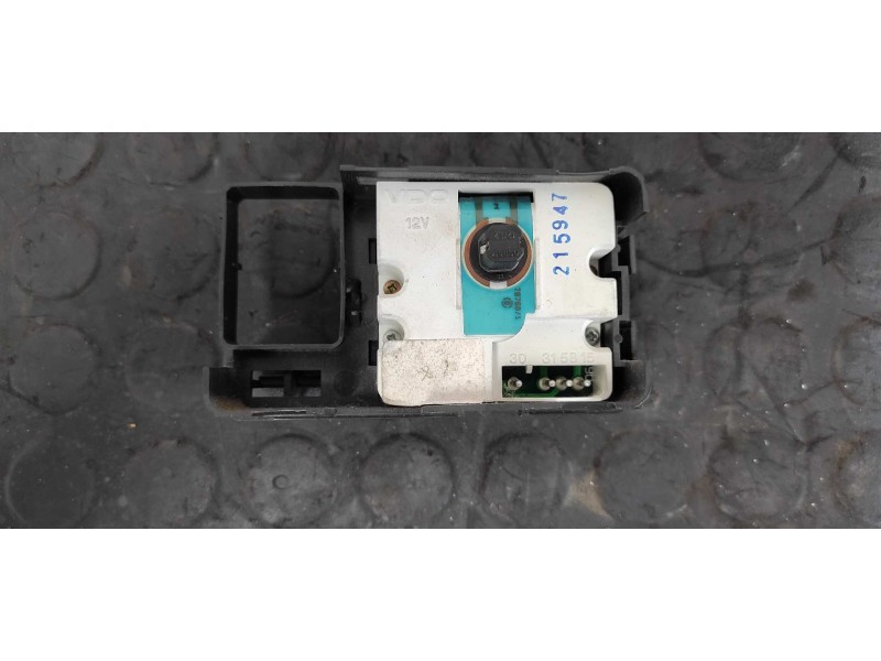 Recambio de pantalla multifuncion para land rover discovery (salljg/lj) tdi (5-ptas.) referencia OEM IAM 30315815  