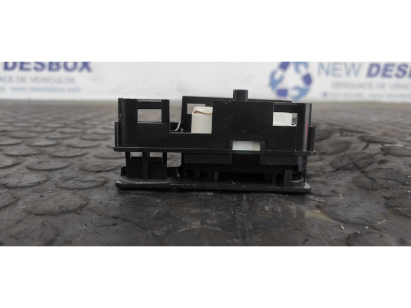 Recambio de pantalla multifuncion para land rover discovery (salljg/lj) tdi (5-ptas.) referencia OEM IAM 30315815  