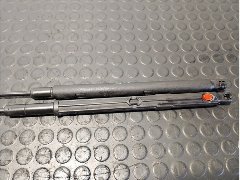 Recambio de amortiguadores capo para mercedes-benz clase m (w164) 280 / 300 cdi (164.120) referencia OEM IAM A1648800029  