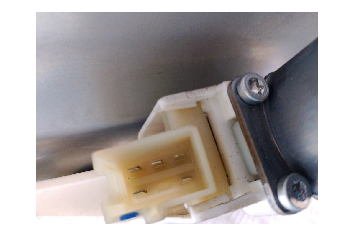 Recambio de elevalunas delantero izquierdo para mercedes-benz clase m (w164) 280 / 300 cdi (164.120) referencia OEM IAM A2518200